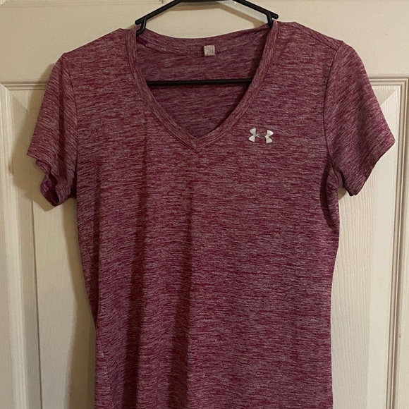 6 Under Armour Women’s Short Sleeve Tees - Black, Pink, Gray, and Maroon S M - Picture 12 of 13